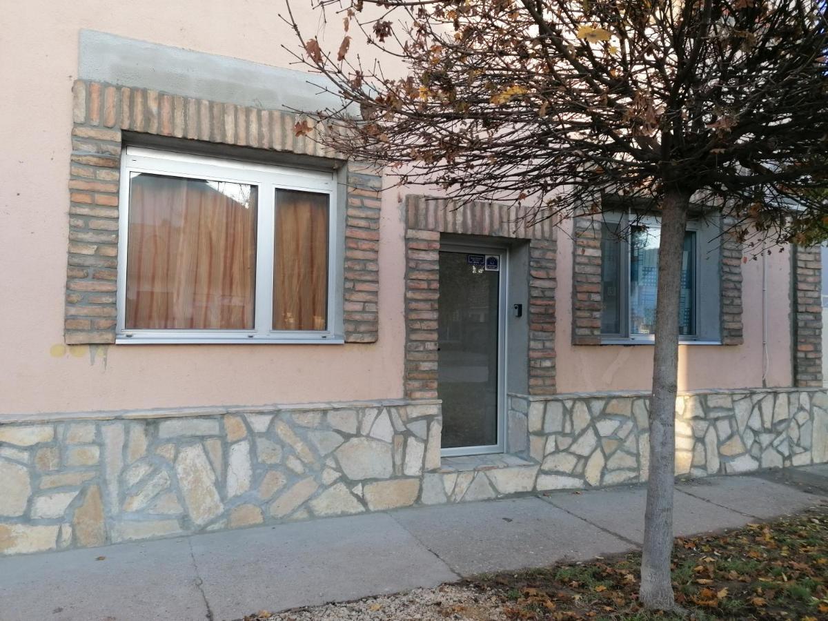 Apartmani Sirmium Sremska Mitrovica Exterior photo